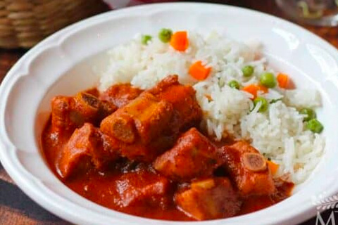 Costilla en Salsa Roja con Papa