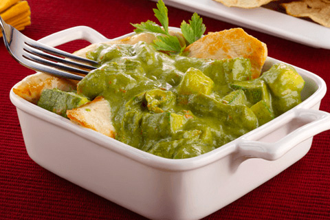 Pollo en Salsa Poblana